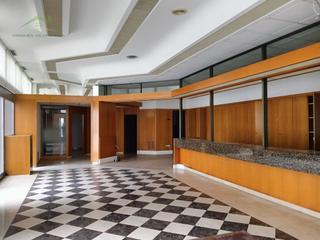 Locale commerciale in Poble Nou. Amplio local esquinero en venta en el barrio de poble nou, vilaf