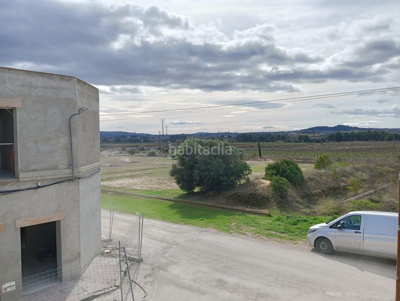 Foto 3ad52ab1-3788-45bb-9368-7c51f0ec7723. Casa adossada 145m<sup>2</sup> amb calefacció aparcament a Pla del Penedès (El)