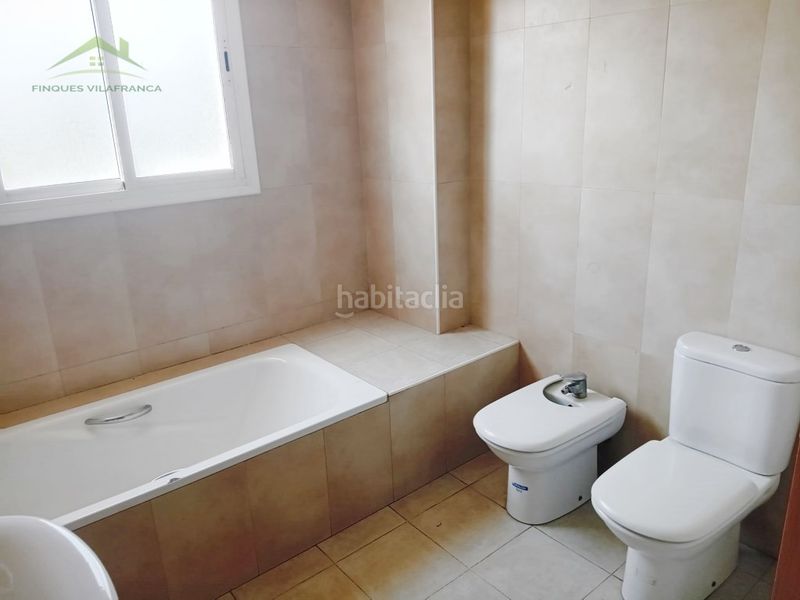 Foto fd318f37-952f-4353-9d70-b19150250612. Casa amb aparcament a Granada (La)