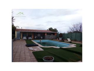 Casa in Sant Martí Sarroca. Espectacular casa con piscina, amplio jardín y vistas a la monta