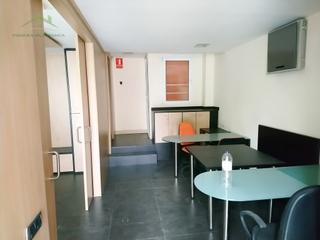 Geschäftsraum in La Girada. Local comercial en la girada