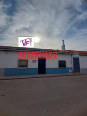 Casa a Cazalegas. Casa de una sola planta