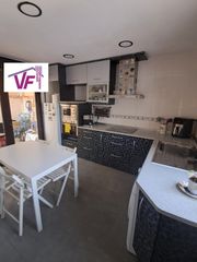 Chalet in Cazalegas. Vivienda de 4 dormitorios en cazalegas - confort, amplitud y efi