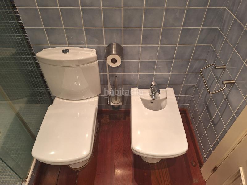 Foto bf9a9744-23c3-4912-8181-b1fd0bb158b5. Zweistöckige wohnung mit heizung parking in Centre Santa Coloma de Gramenet