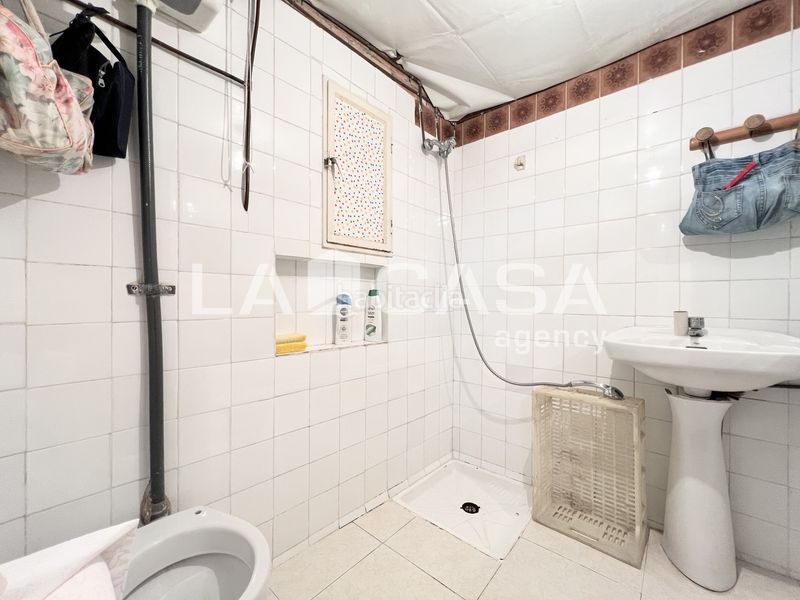 Foto a795eb7c-f75b-4fef-8c24-59ffeb0e100a. Local comercial en La Salut Badalona