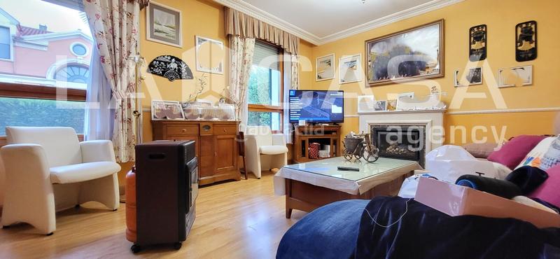 Foto 020c09f8-490b-4686-893e-7bc898385ee3. House with heating parking pool in El Berrocal Valladolid