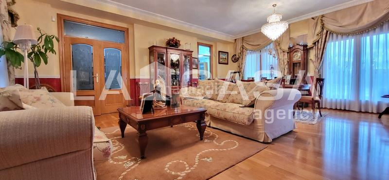 Foto 211b10b3-c127-4d48-955a-8ea8329a0f5a. House with heating parking pool in El Berrocal Valladolid