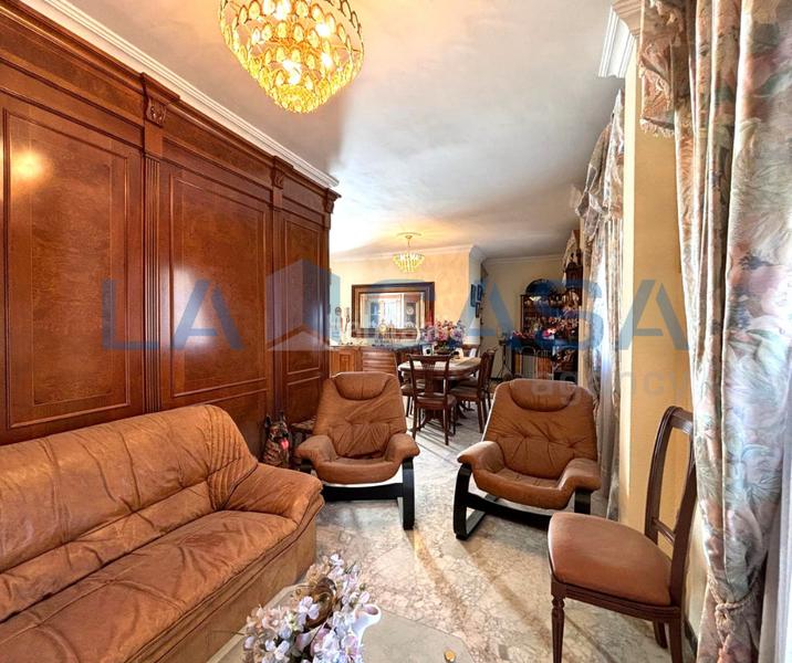 Foto f41c1284-f733-419e-b4aa-abb8bd9323ea. Casa amb aparcament a San Carlos - San José Sevilla