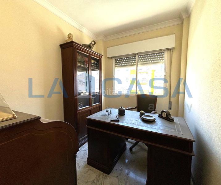 Foto 7158a114-af7d-4948-a943-dd516680870a. House with parking in San Carlos - San José Sevilla