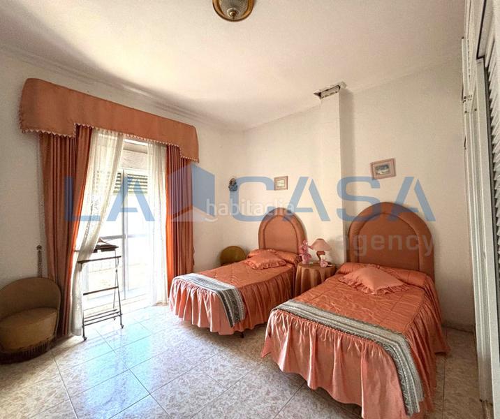 Foto ba3de7bd-e6d1-4f4c-a523-1d172869110a. House with parking in San Carlos - San José Sevilla