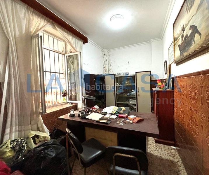 Foto d1a0d00e-efe4-4379-a909-9f4671845427. House with parking in San Carlos - San José Sevilla