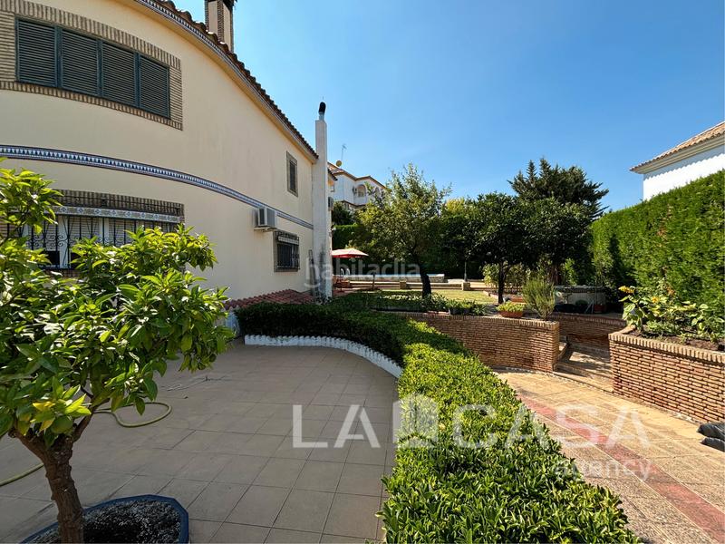 Foto 1e394f83-65a5-4fbb-a9cc-f3389717d8ac. Chalet with parking in cerros de Montequinto Montequinto
