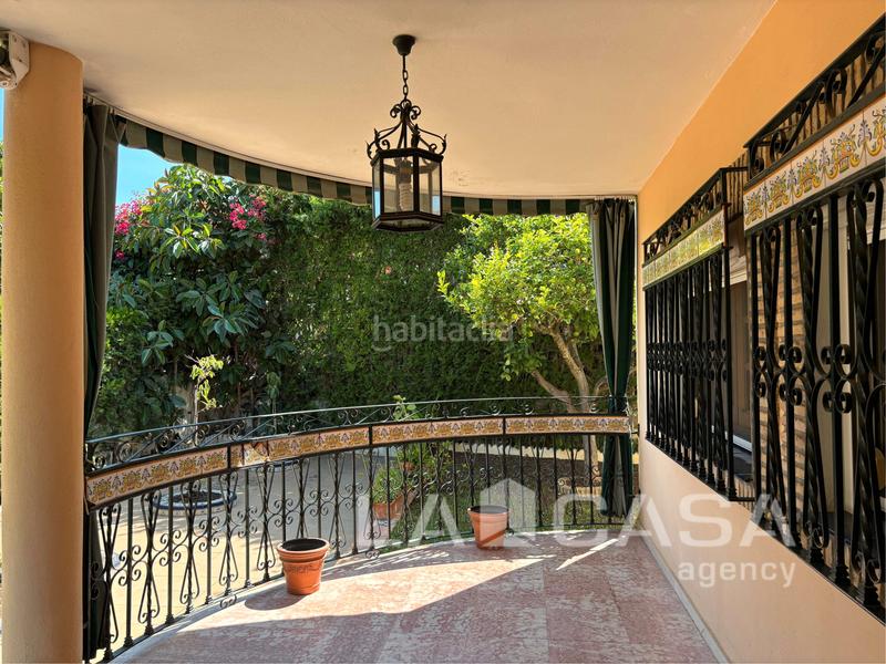 Foto 340b7cc3-4a06-43b0-9f32-3b57ad4a8a00. Chalet with parking in cerros de Montequinto Montequinto