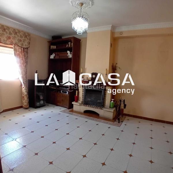 Foto e5a81cc9-d7a4-4443-b167-e31e3362d76c. Casa amb aparcament a El Rinconcillo Algeciras