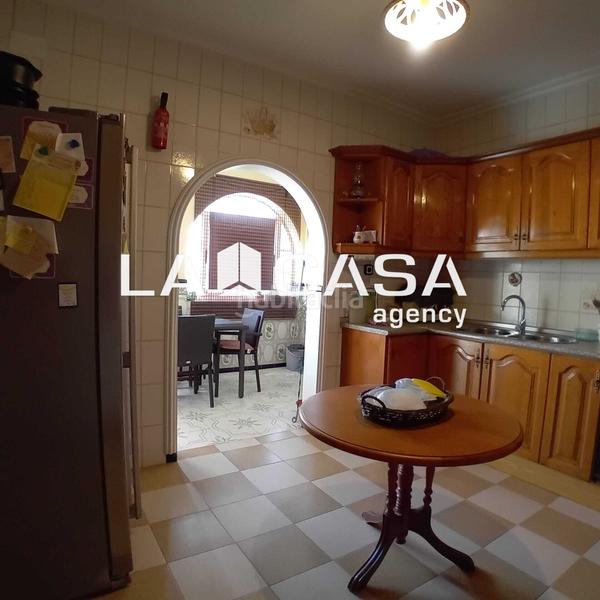 Foto f846132a-a64c-4011-80f9-e54d894d89dd. Casa amb aparcament a El Rinconcillo Algeciras
