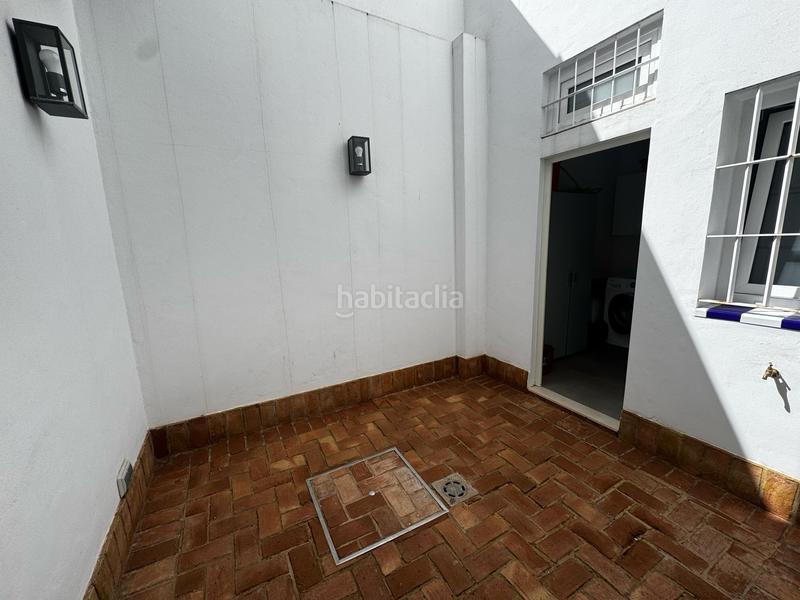 Foto ef85045a-c523-480a-8971-dd8da0993975. Planta baja en Barrio del Nervión Sevilla
