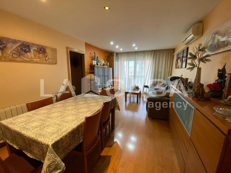Foto ab8e8b2c-8d27-4c27-982e-46f7d9375a50. Piso en Centre Santa Coloma de Gramenet