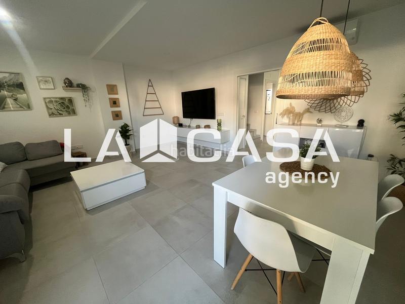 Foto b2cf153b-ae6b-4825-8d0b-8e8e06a5204f. Casa a schiera con riscaldamento parcheggio piscina in Dos Hermanas