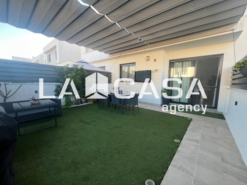Foto fe27fa39-2730-4539-a0ef-8066b1684332. Casa adosada en Entrenúcleos Dos Hermanas