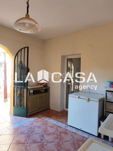 Foto 47b2683d-a457-4f59-afc1-cbfaf75f23a6. Casa aparellada amb piscina a Condequinto Montequinto