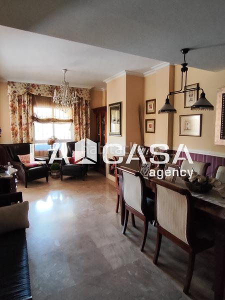 Foto 4f968293-334c-46e4-81c4-f9f4cf16b912. Casa aparellada amb piscina a Condequinto Montequinto