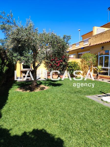 Foto 6b0dce00-77f3-47fa-9ed1-555f65121447. Casa aparellada amb piscina a Condequinto Montequinto