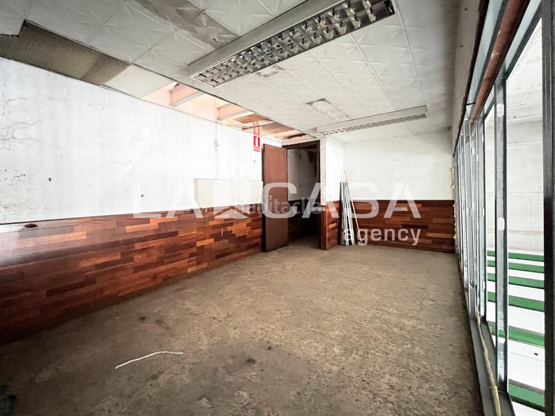 Foto 45c9cf64-64d1-4670-86d1-89b574568340. Local comercial en Llefià Badalona