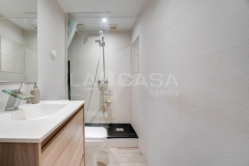 Foto ababbfdc-16a1-4abb-aa2e-e7809a4f5aa5. Piso en Raval Barcelona