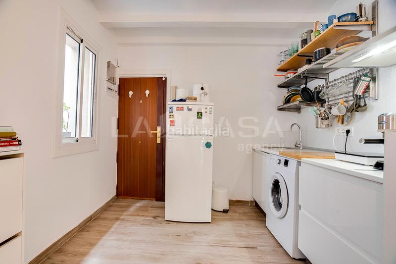 Foto d8a88b84-1340-428f-86f2-4f1f18ff2f30. Piso en Raval Barcelona