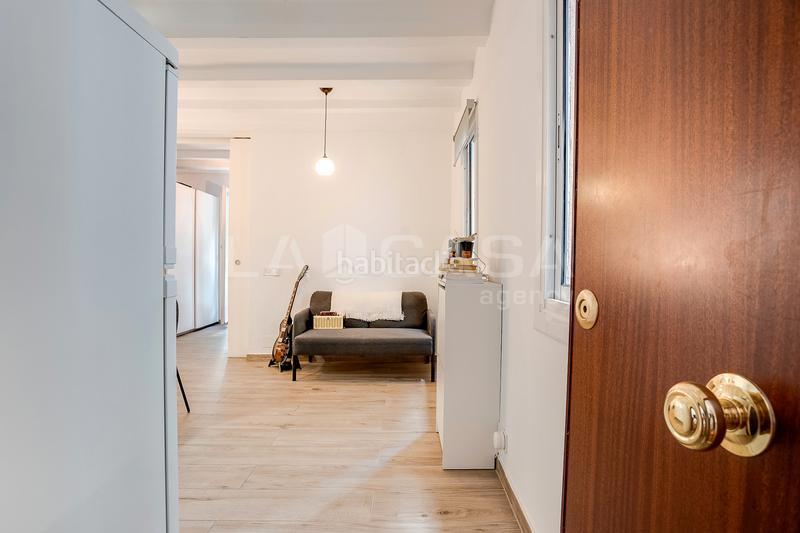 Foto f0c85212-5be8-4b79-85fb-cdab4a625a9f. Piso en Raval Barcelona