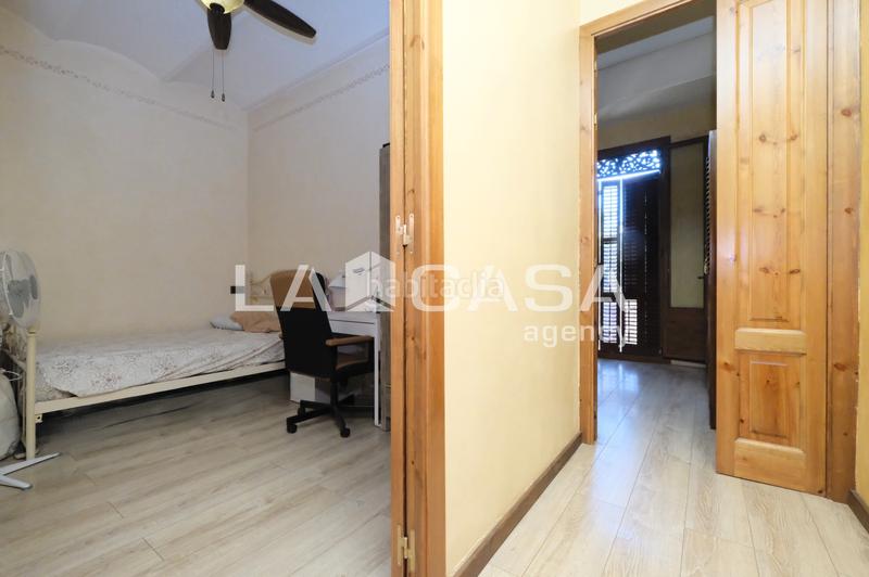 Foto 5181f4d1-6f1e-4d68-84c2-9a506c2e303a. Casa aparellada amb calefacció a Horta Barcelona