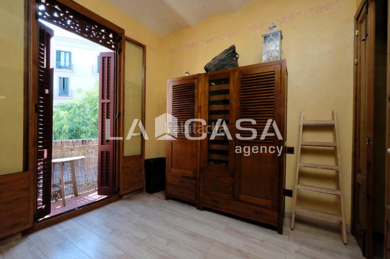 Foto aed5fe79-2ce3-4771-b61a-f5126cab7e1a. Casa aparellada amb calefacció a Horta Barcelona