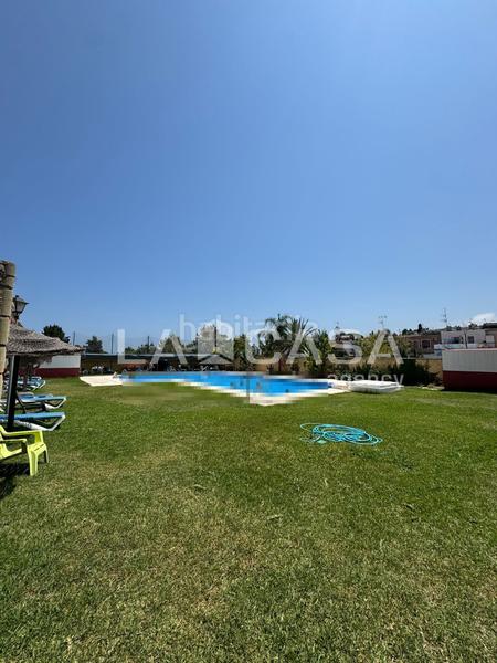 Foto cbb23fff-ed11-49b7-8a03-29e49221832b. Ground floor with pool in San García Algeciras