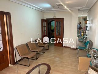 Etagenwohnung in Casco Antiguo