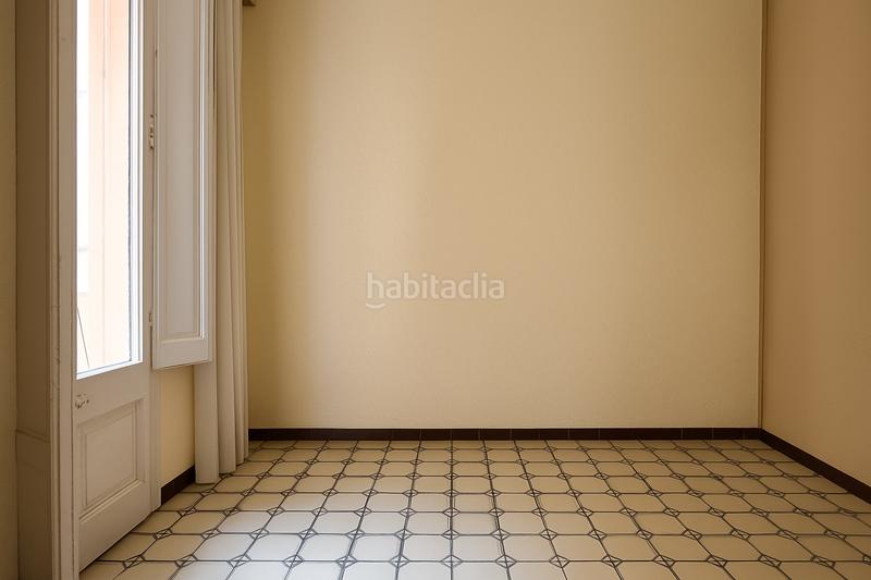 Foto cd6d268c-718e-4f9f-8bfc-aab56a2217b8. Piso en Sagrada Família Barcelona