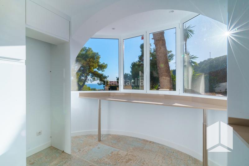 Foto c0487911-7fd1-4d4f-873c-c6a4e610333a. Semi detached house with parking in El Poal Castelldefels