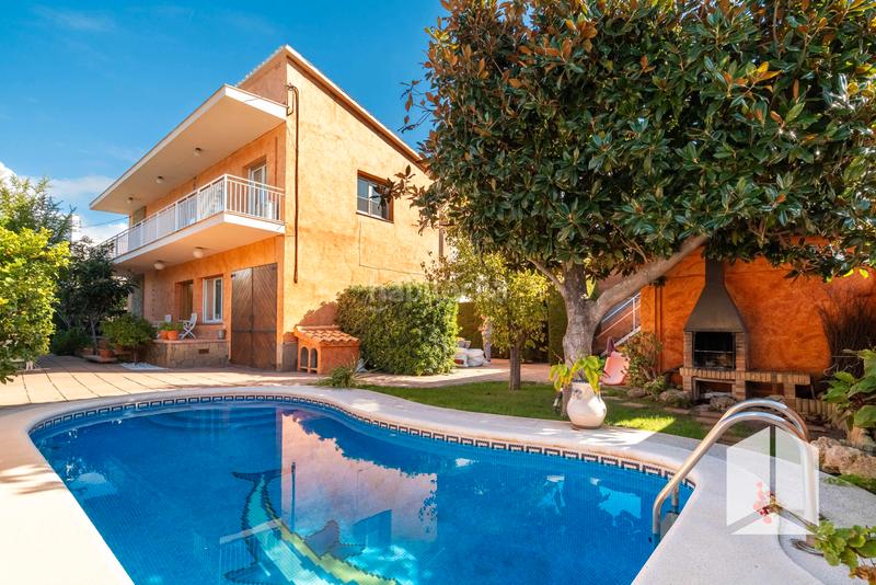 Foto cea71d7d-e83a-424f-9f98-98b90c0ad298. Chalet mit heizung parking pool in Les Botigues Castelldefels