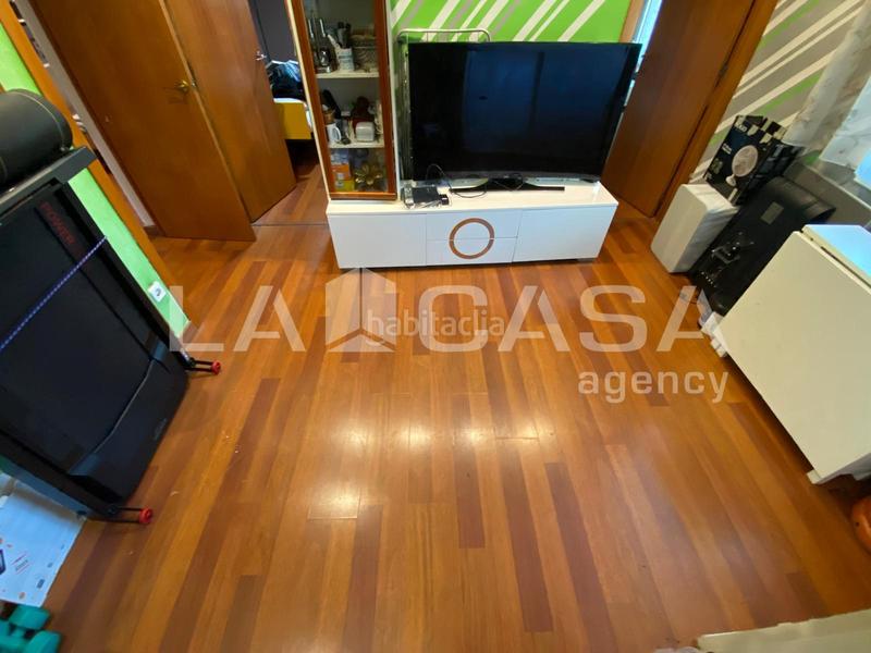 Foto 5f27a8e6-ad4b-416e-bc5d-e7165fc7ee9c. Piso en Santa Rosa Santa Coloma de Gramenet