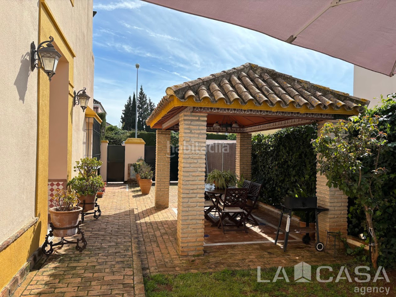 Foto be8a9d93-dea8-46f9-94f6-62d6446b2820. Casa pareada en Condequinto Montequinto