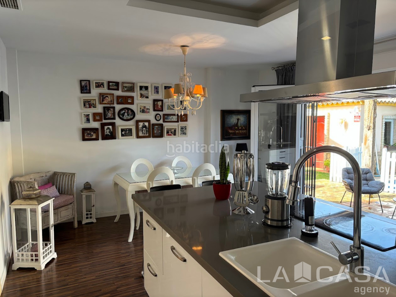 Foto ddff6375-9e50-4891-99aa-c2ac08710806. Casa pareada en Condequinto Montequinto