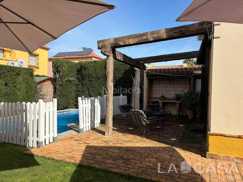 Foto a461fa59-044e-4eb0-b9e7-599262d04df6. Maison jumelée avec parking dans Condequinto Montequinto