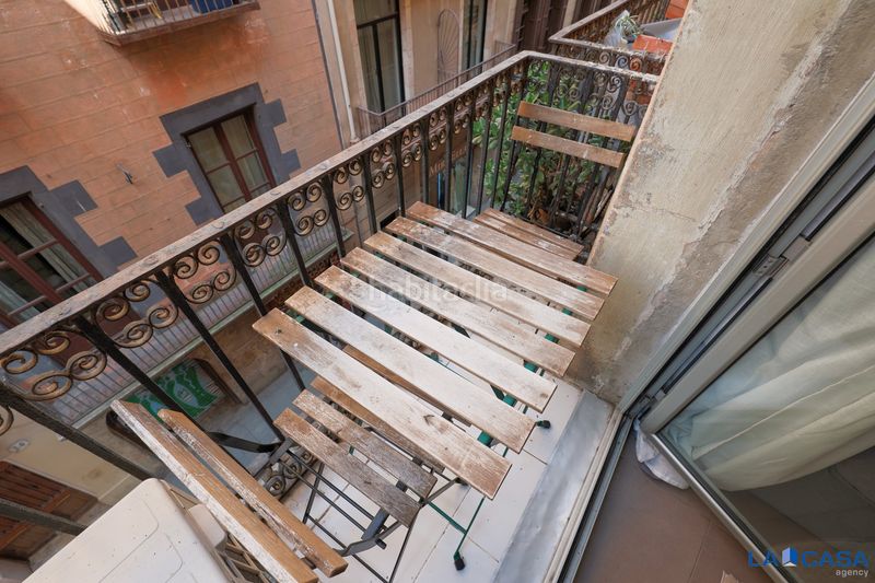 Foto 54a86299-da98-4f79-a4fe-013b72d1751a. Pis a Raval Barcelona