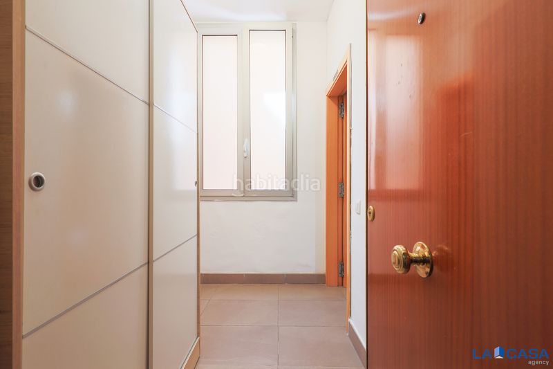 Foto 617cf311-73b9-4755-8f00-8172478a6876. Pis a Raval Barcelona