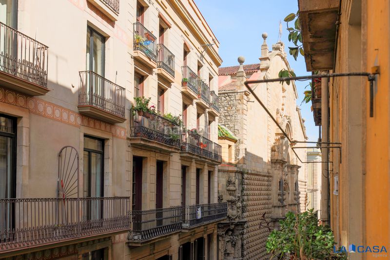 Foto d5f9d77d-6b31-4faf-b0fb-11120c5fcafa. Pis a Raval Barcelona