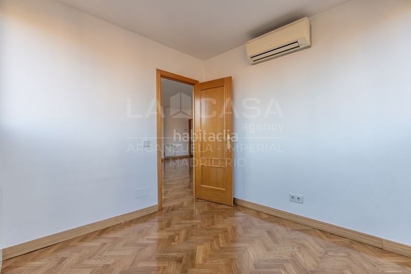 Foto dcfce964-38bf-4cd2-99c2-6c06154064ca. Pis amb calefacció aparcament a Legazpi Madrid