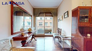 Etagenwohnung in San Pedro de Deusto - La Ribera