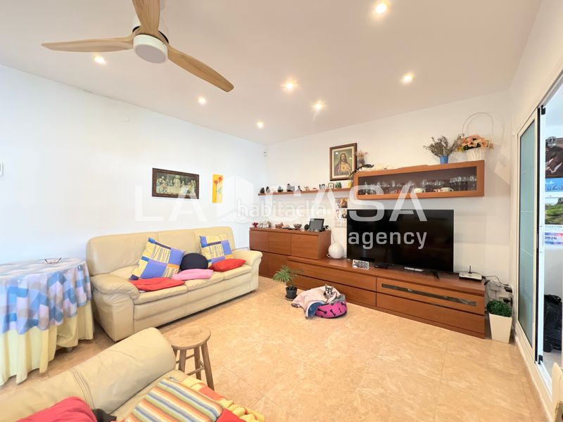 Foto b50fad50-bafe-464f-9b49-1f13acf08c2e. Àtic amb calefacció a Prosperitat Barcelona