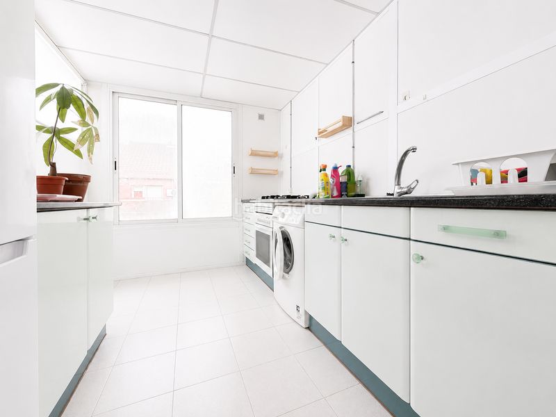 Foto c351122d-c1fd-4bf4-9c35-c2b4dc9f9ce4. Àtic amb calefacció a Guinardó Barcelona