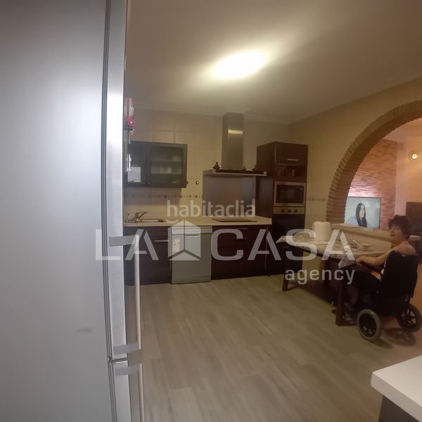 Foto fca2aa5d-c5e6-4c5a-8a6f-67c4cef94bfb. Casa amb aparcament a Barrios (Los)