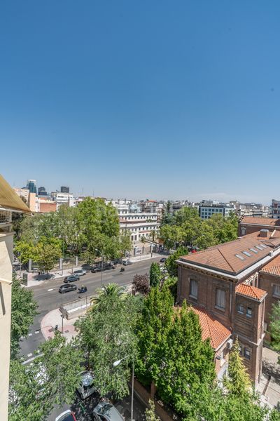 Foto d03d1f31-f840-49df-bef1-3f1a2c52821c. Pis amb aparcament a Almagro Madrid